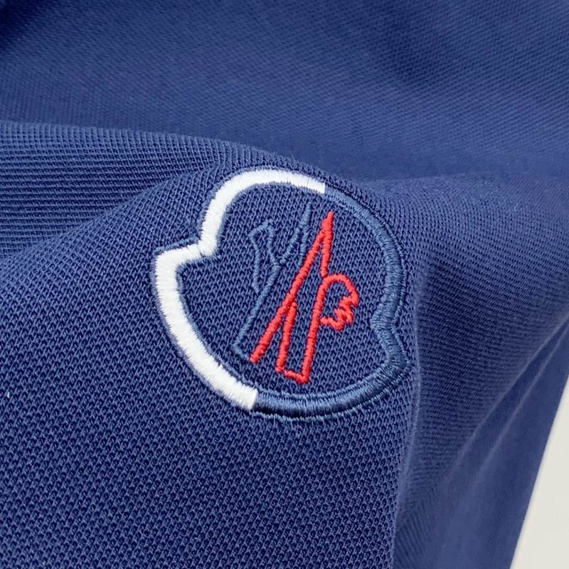 Le polo T-shirt Moncler pour homme incarne le summum de l'élégance décontractée et du style intemporel.au meilleur prix