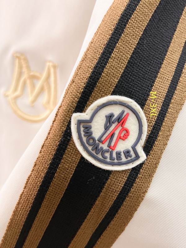 Les vestes Moncler allient élégance et modernité. Leur design sophistiqué et leurs matériaux haut de gamme en font un choix incontournable.pas cher.le moins cher.