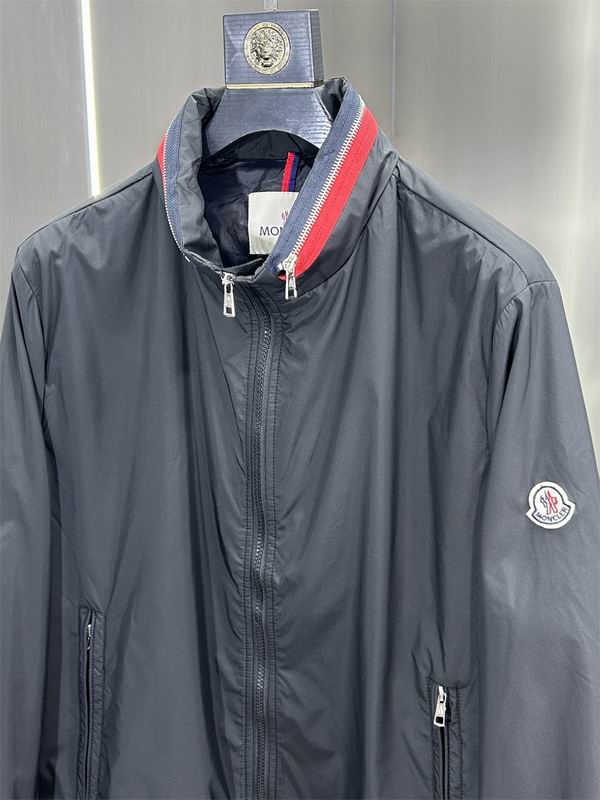 Les vestes Moncler allient élégance et modernité. Leur design sophistiqué et leurs matériaux haut de gamme en font un choix incontournable.pas cher.le moins cher.