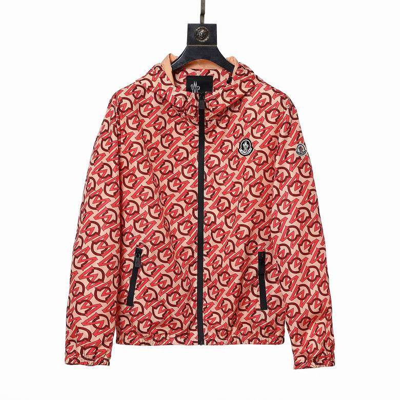 Les vestes Moncler allient élégance et modernité. Leur design sophistiqué et leurs matériaux haut de gamme en font un choix incontournable.pas cher.le moins cher.