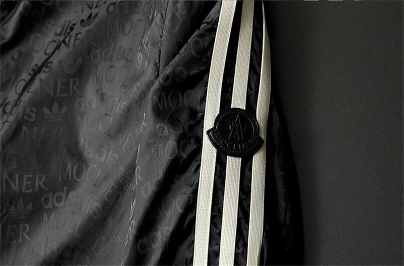 Les vestes Moncler allient élégance et modernité. Leur design sophistiqué et leurs matériaux haut de gamme en font un choix incontournable.pas cher.le moins cher.