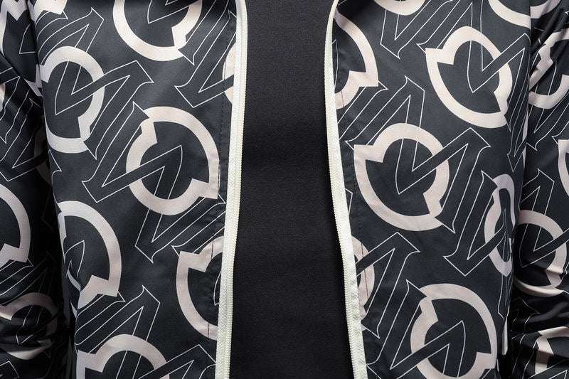 Les vestes Moncler allient élégance et modernité. Leur design sophistiqué et leurs matériaux haut de gamme en font un choix incontournable.pas cher.le moins cher.