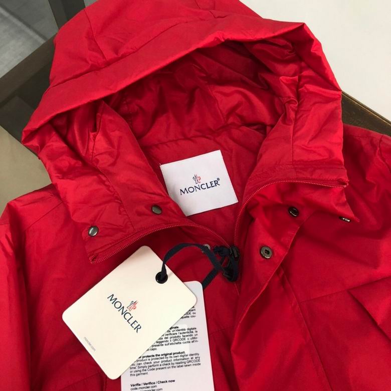 Les vestes Moncler allient élégance et modernité. Leur design sophistiqué et leurs matériaux haut de gamme en font un choix incontournable.pas cher.le moins cher.