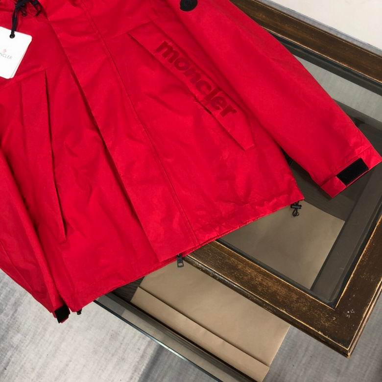 Les vestes Moncler allient élégance et modernité. Leur design sophistiqué et leurs matériaux haut de gamme en font un choix incontournable.pas cher.le moins cher.