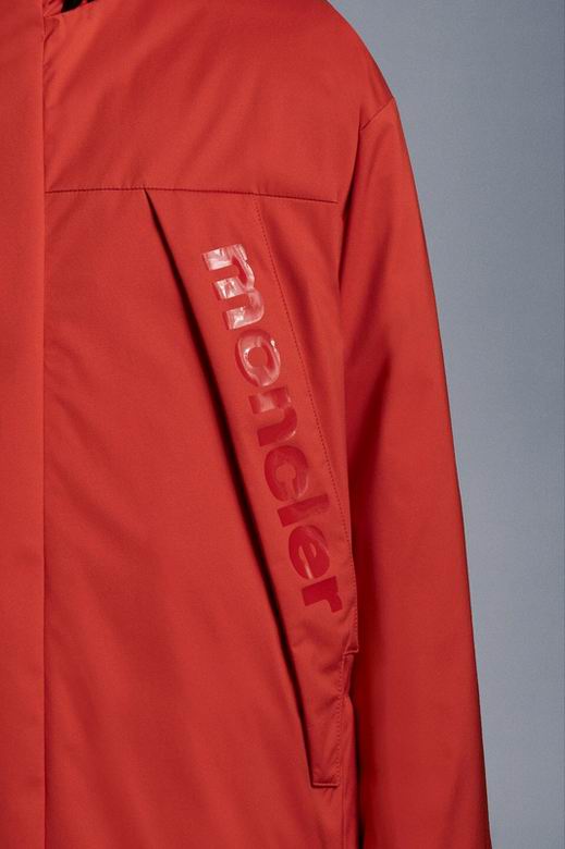 Les vestes Moncler allient élégance et modernité. Leur design sophistiqué et leurs matériaux haut de gamme en font un choix incontournable.pas cher.le moins cher.