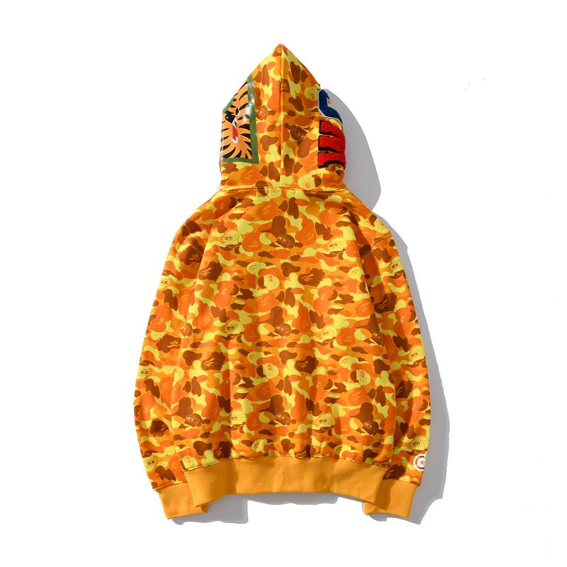 Les sweats Bape Sta pour homme incarnent l’essence du streetwear avec un design audacieux et reconnaissable, propre à la marque A Bathing Ape (Bape).