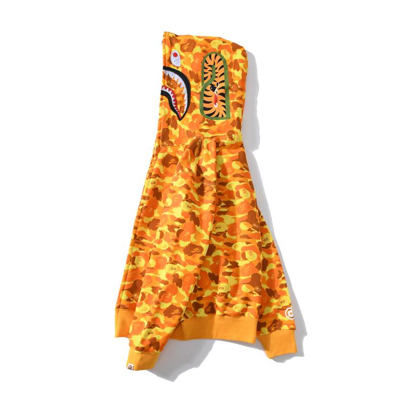 Les sweats Bape Sta pour homme incarnent l’essence du streetwear avec un design audacieux et reconnaissable, propre à la marque A Bathing Ape (Bape).