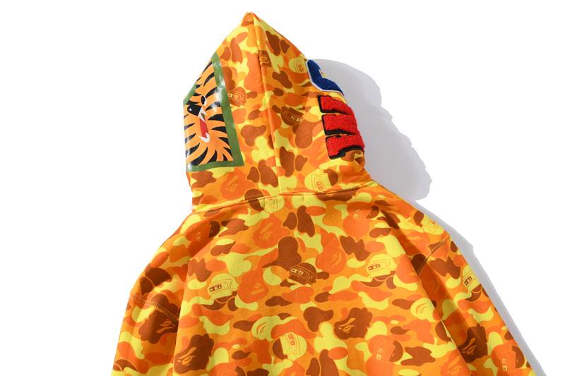Les sweats Bape Sta pour homme incarnent l’essence du streetwear avec un design audacieux et reconnaissable, propre à la marque A Bathing Ape (Bape).
