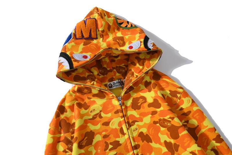 Les sweats Bape Sta pour homme incarnent l’essence du streetwear avec un design audacieux et reconnaissable, propre à la marque A Bathing Ape (Bape).