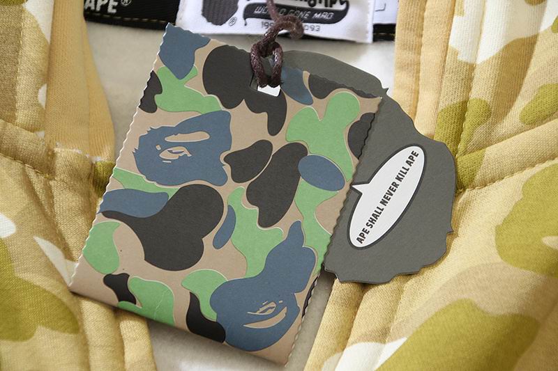 Les sweats Bape Sta pour homme incarnent l’essence du streetwear avec un design audacieux et reconnaissable, propre à la marque A Bathing Ape (Bape).
