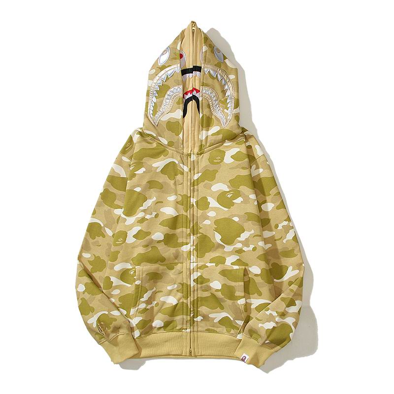 Les sweats Bape Sta pour homme incarnent l’essence du streetwear avec un design audacieux et reconnaissable, propre à la marque A Bathing Ape (Bape).