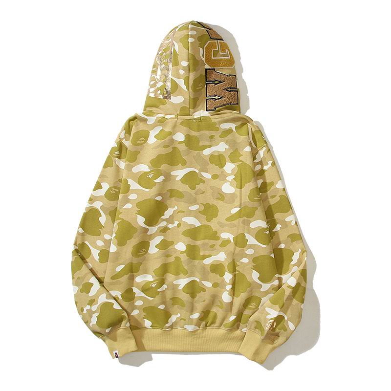 Les sweats Bape Sta pour homme incarnent l’essence du streetwear avec un design audacieux et reconnaissable, propre à la marque A Bathing Ape (Bape).