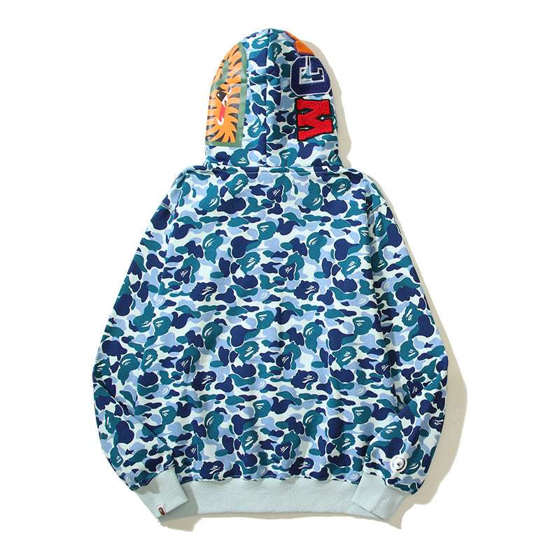 Les sweats Bape Sta pour homme incarnent l’essence du streetwear avec un design audacieux et reconnaissable, propre à la marque A Bathing Ape (Bape).