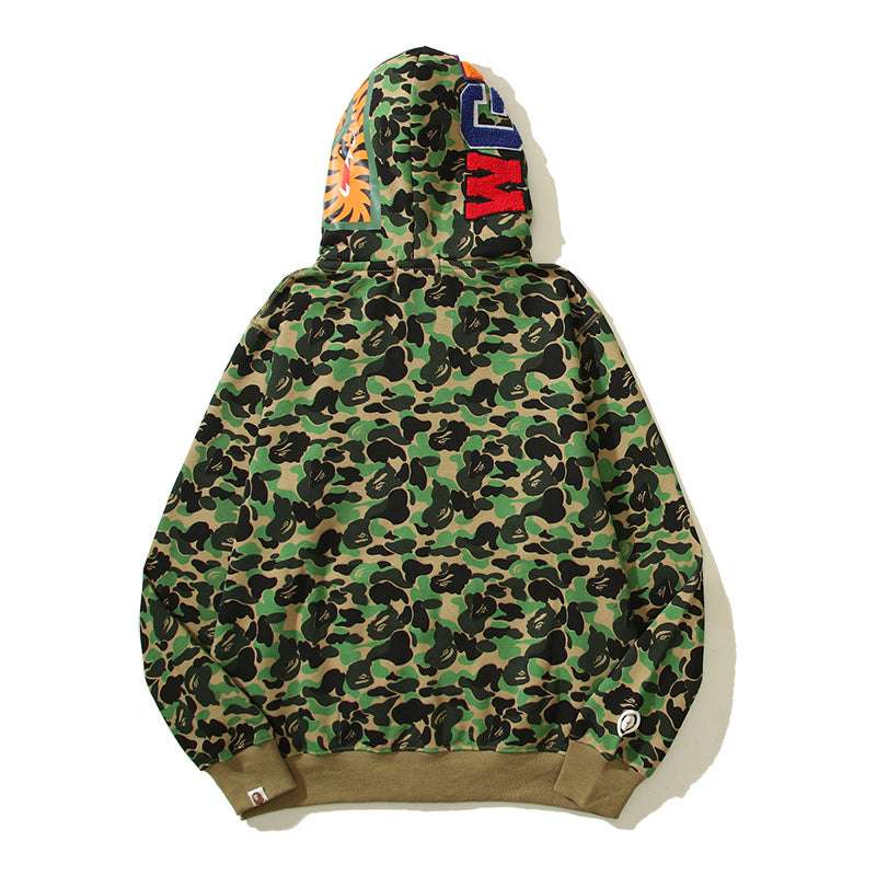 Les sweats Bape Sta pour homme incarnent l’essence du streetwear avec un design audacieux et reconnaissable, propre à la marque A Bathing Ape (Bape).