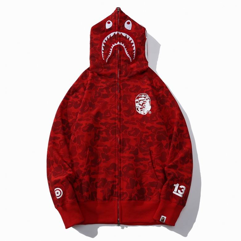 Les sweats Bape Sta pour homme incarnent l’essence du streetwear avec un design audacieux et reconnaissable, propre à la marque A Bathing Ape (Bape).