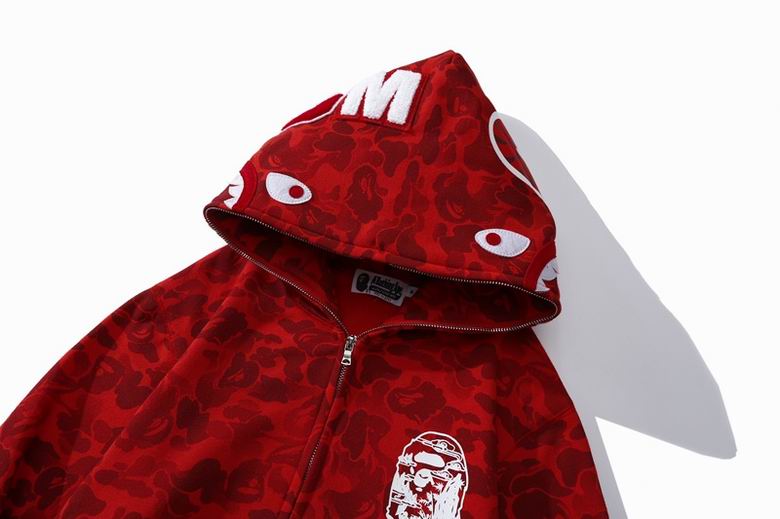Les sweats Bape Sta pour homme incarnent l’essence du streetwear avec un design audacieux et reconnaissable, propre à la marque A Bathing Ape (Bape).