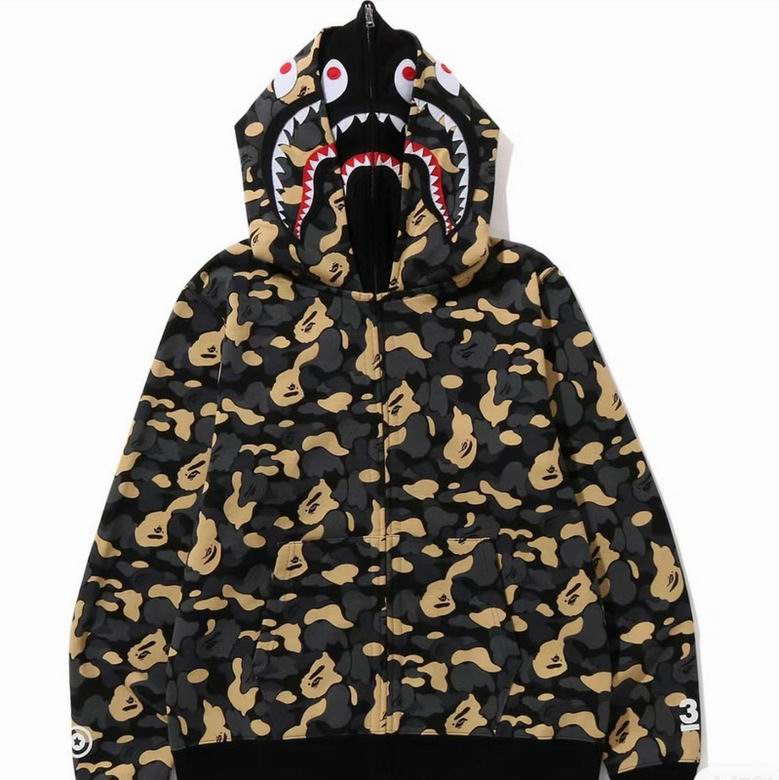 Les sweats Bape Sta pour homme incarnent l’essence du streetwear avec un design audacieux et reconnaissable, propre à la marque A Bathing Ape (Bape).