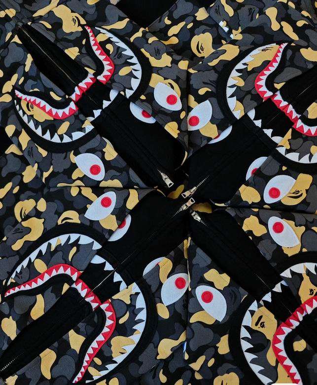 Les sweats Bape Sta pour homme incarnent l’essence du streetwear avec un design audacieux et reconnaissable, propre à la marque A Bathing Ape (Bape).