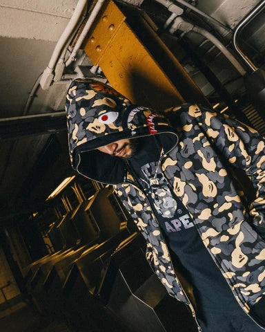 Les sweats Bape Sta pour homme incarnent l’essence du streetwear avec un design audacieux et reconnaissable, propre à la marque A Bathing Ape (Bape).