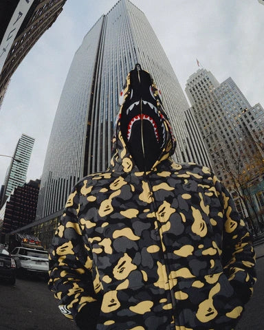 Les sweats Bape Sta pour homme incarnent l’essence du streetwear avec un design audacieux et reconnaissable, propre à la marque A Bathing Ape (Bape).