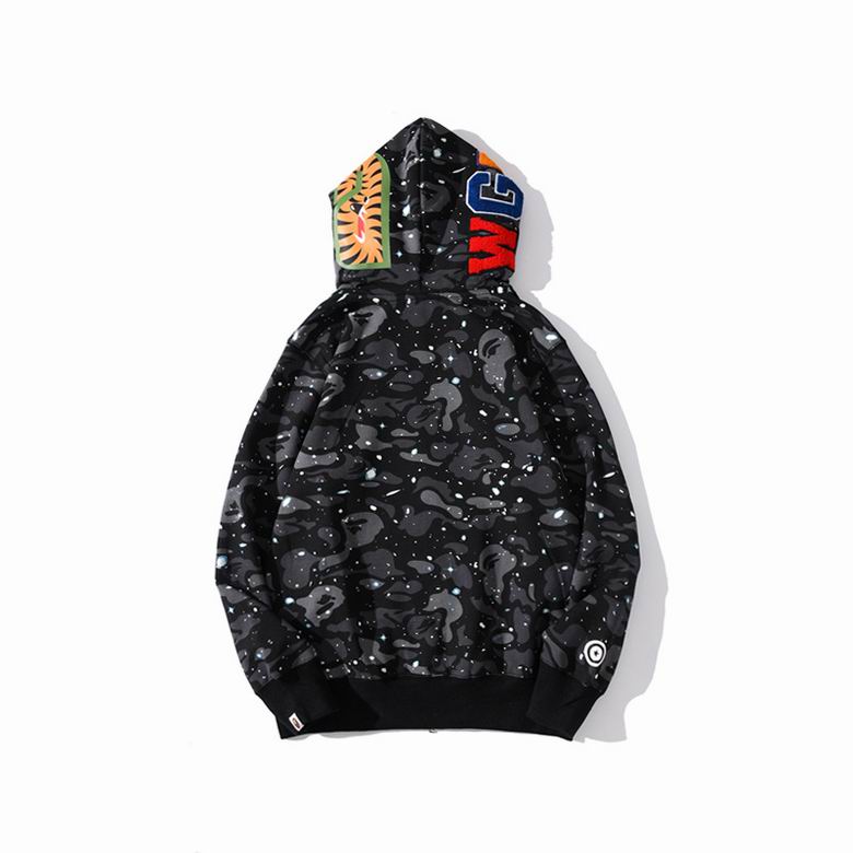 Les sweats Bape Sta pour homme incarnent l’essence du streetwear avec un design audacieux et reconnaissable, propre à la marque A Bathing Ape (Bape).
