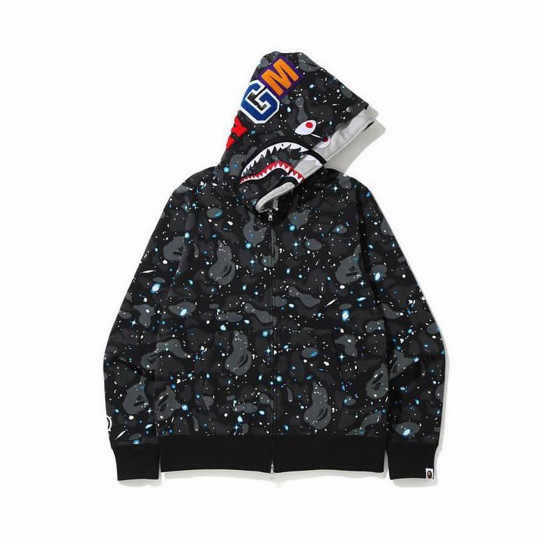 Les sweats Bape Sta pour homme incarnent l’essence du streetwear avec un design audacieux et reconnaissable, propre à la marque A Bathing Ape (Bape).