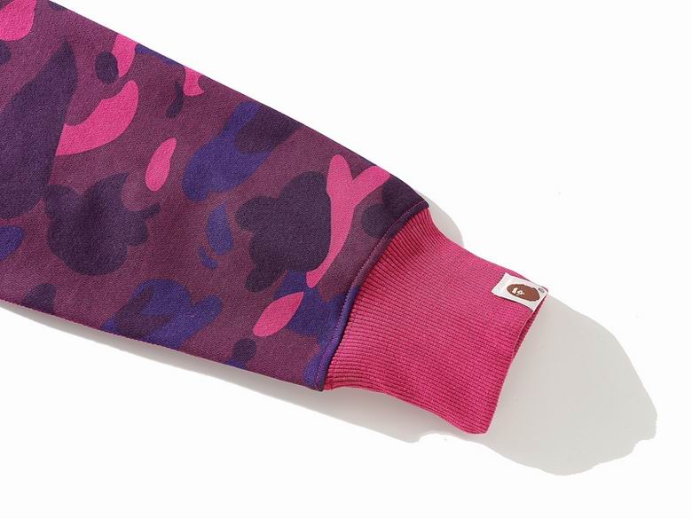 Les sweats Bape Sta pour homme incarnent l’essence du streetwear avec un design audacieux et reconnaissable, propre à la marque A Bathing Ape (Bape).