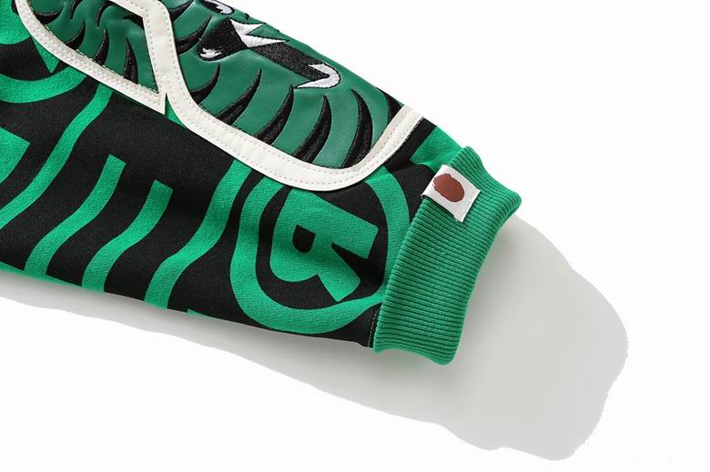 Les sweats Bape Sta pour homme incarnent l’essence du streetwear avec un design audacieux et reconnaissable, propre à la marque A Bathing Ape (Bape).