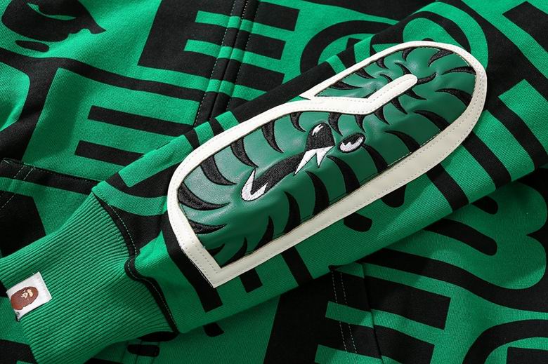 Les sweats Bape Sta pour homme incarnent l’essence du streetwear avec un design audacieux et reconnaissable, propre à la marque A Bathing Ape (Bape).