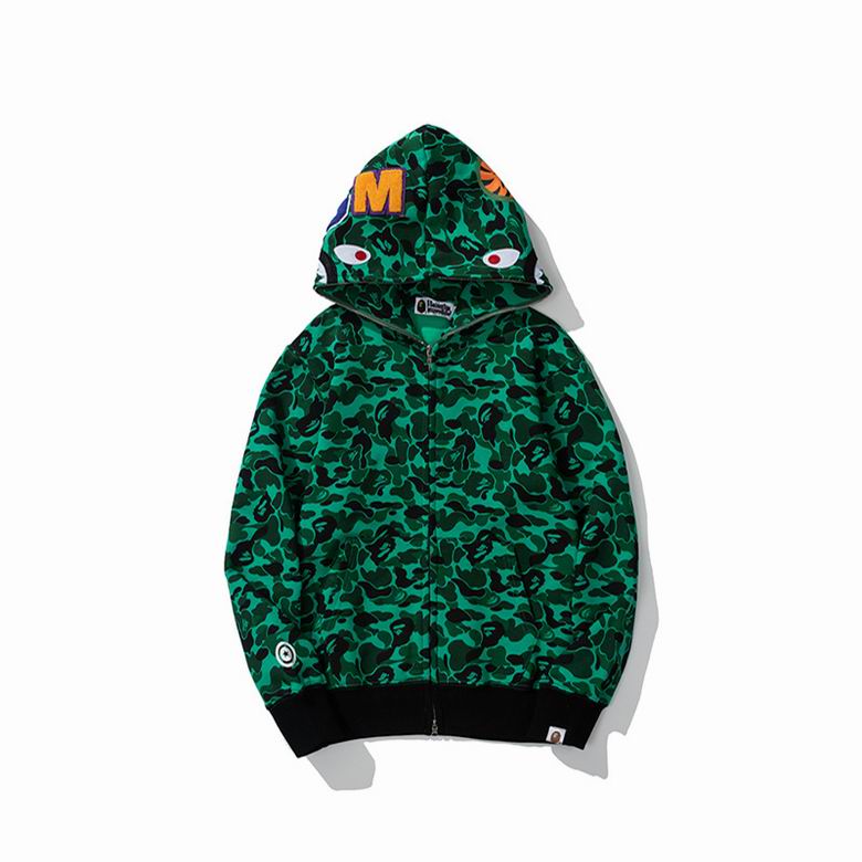 Les sweats Bape Sta pour homme incarnent l’essence du streetwear avec un design audacieux et reconnaissable, propre à la marque A Bathing Ape (Bape).