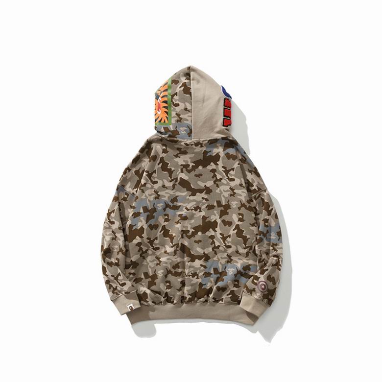 Les sweats Bape Sta pour homme incarnent l’essence du streetwear avec un design audacieux et reconnaissable, propre à la marque A Bathing Ape (Bape).