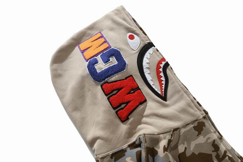 Les sweats Bape Sta pour homme incarnent l’essence du streetwear avec un design audacieux et reconnaissable, propre à la marque A Bathing Ape (Bape).