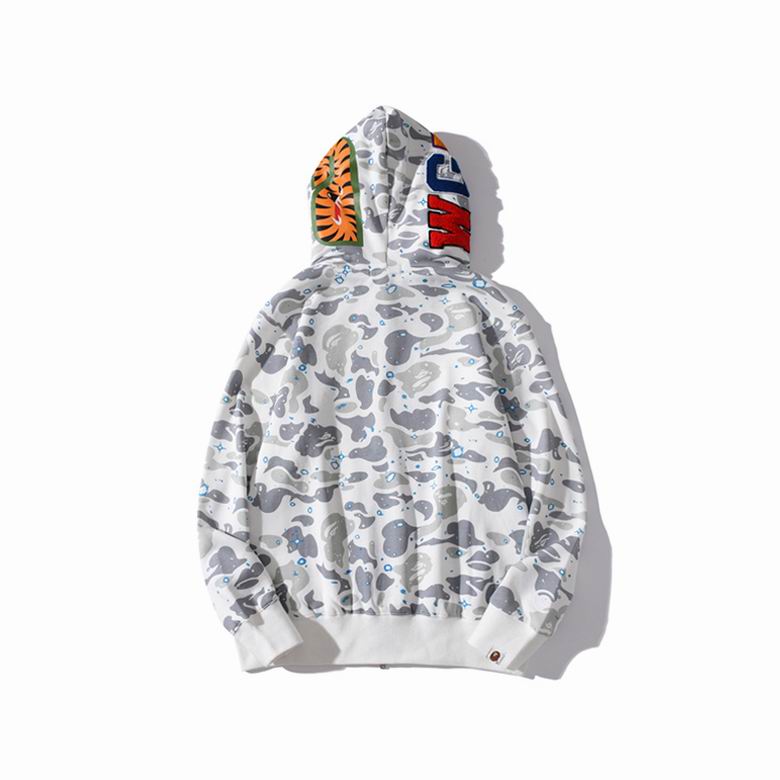 Les sweats Bape Sta pour homme incarnent l’essence du streetwear avec un design audacieux et reconnaissable, propre à la marque A Bathing Ape (Bape).