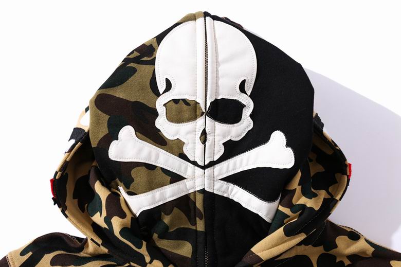 Les sweats Bape Sta pour homme incarnent l’essence du streetwear avec un design audacieux et reconnaissable, propre à la marque A Bathing Ape (Bape).