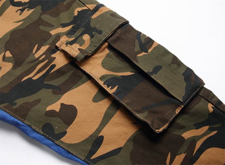 Les jeans Balmain pour homme allient sophistication et caractère, incarnant parfaitement l’ADN luxueux et avant-gardiste de la marque.