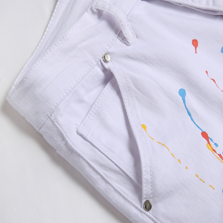 Les jeans Balmain pour homme allient sophistication et caractère, incarnant parfaitement l’ADN luxueux et avant-gardiste de la marque.