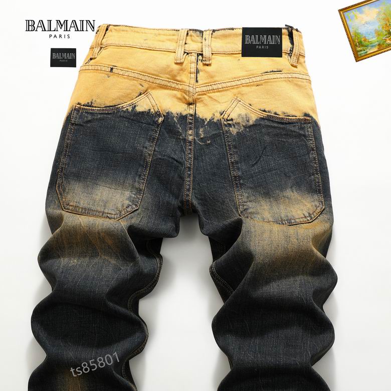 Les jeans Balmain pour homme allient sophistication et caractère, incarnant parfaitement l’ADN luxueux et avant-gardiste de la marque.