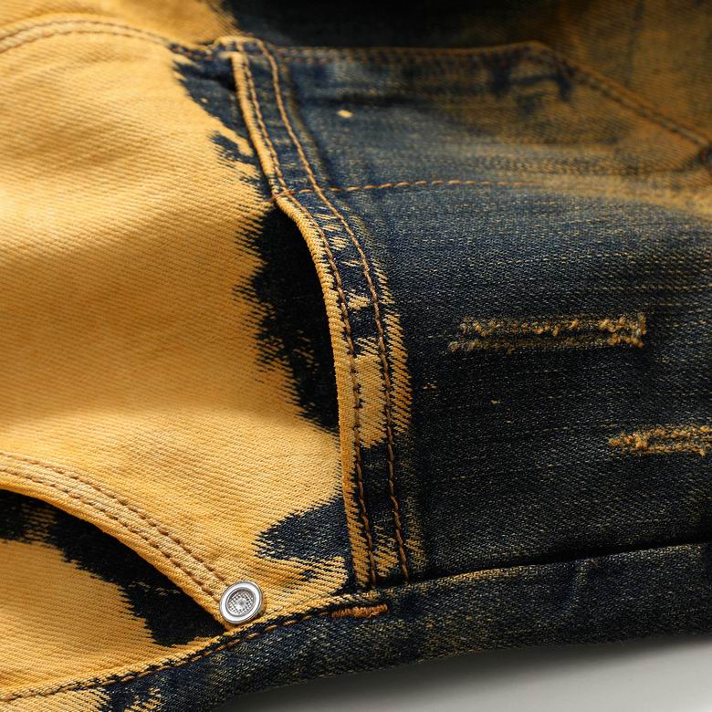 Les jeans Balmain pour homme allient sophistication et caractère, incarnant parfaitement l’ADN luxueux et avant-gardiste de la marque.