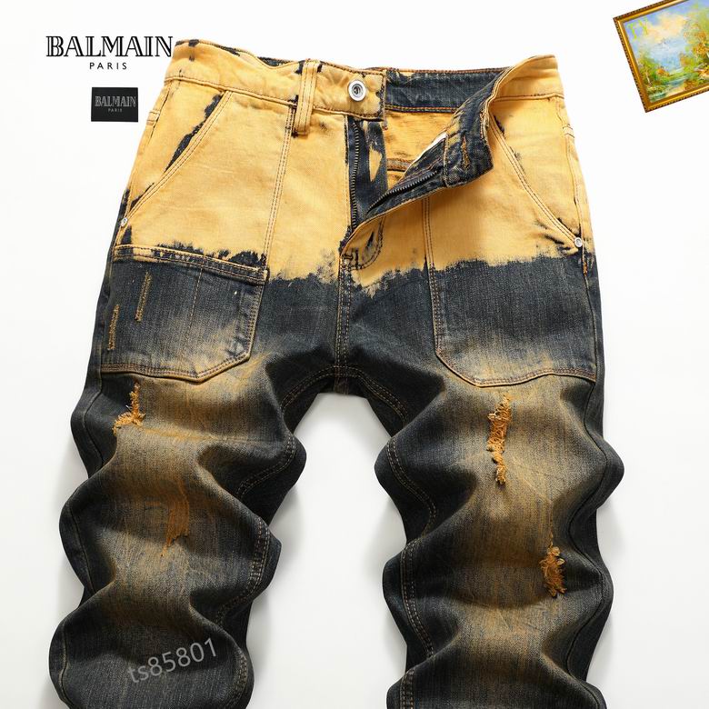 Les jeans Balmain pour homme allient sophistication et caractère, incarnant parfaitement l’ADN luxueux et avant-gardiste de la marque.