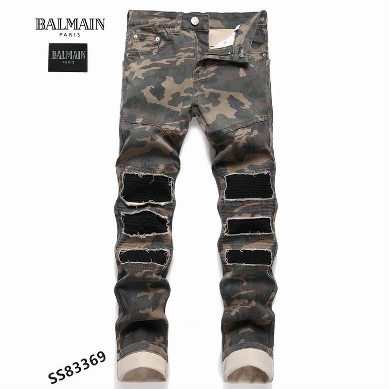 Les jeans Balmain pour homme allient sophistication et caractère, incarnant parfaitement l’ADN luxueux et avant-gardiste de la marque.