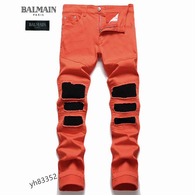 Les jeans Balmain pour homme allient sophistication et caractère, incarnant parfaitement l’ADN luxueux et avant-gardiste de la marque.