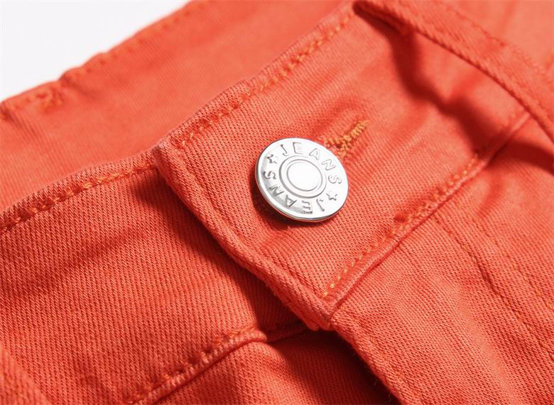 Les jeans Balmain pour homme allient sophistication et caractère, incarnant parfaitement l’ADN luxueux et avant-gardiste de la marque.