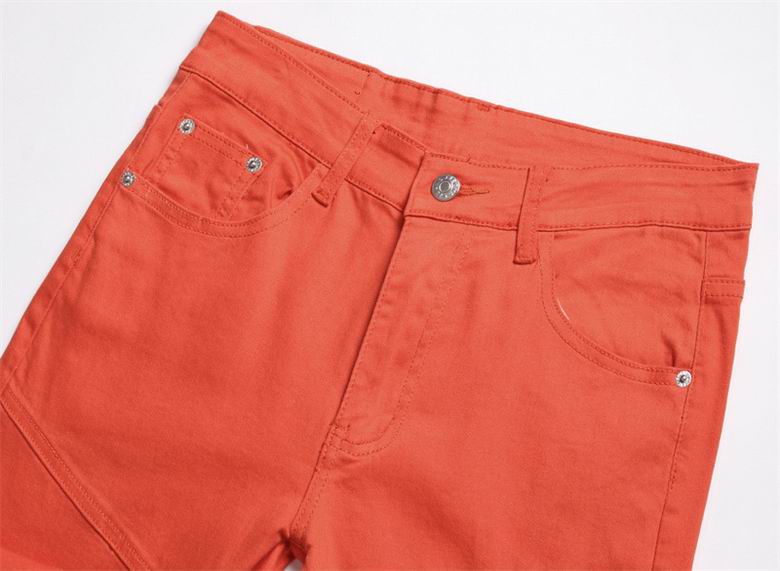 Les jeans Balmain pour homme allient sophistication et caractère, incarnant parfaitement l’ADN luxueux et avant-gardiste de la marque.