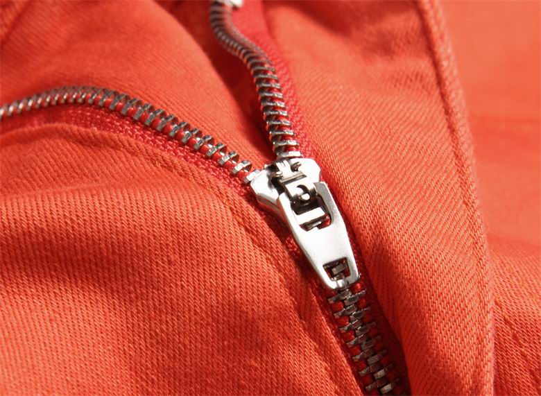 Les jeans Balmain pour homme allient sophistication et caractère, incarnant parfaitement l’ADN luxueux et avant-gardiste de la marque.