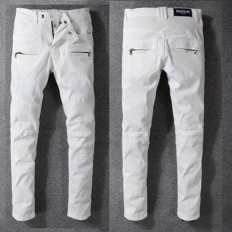 Les jeans Balmain pour homme allient sophistication et caractère, incarnant parfaitement l’ADN luxueux et avant-gardiste de la marque.