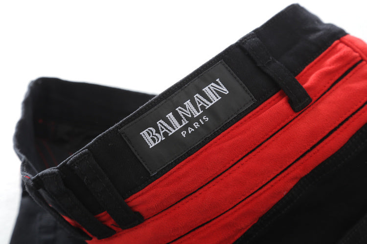 Les jeans Balmain pour homme allient sophistication et caractère, incarnant parfaitement l’ADN luxueux et avant-gardiste de la marque.