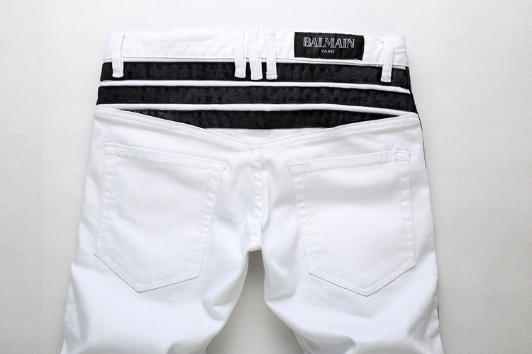 Les jeans Balmain pour homme allient sophistication et caractère, incarnant parfaitement l’ADN luxueux et avant-gardiste de la marque.