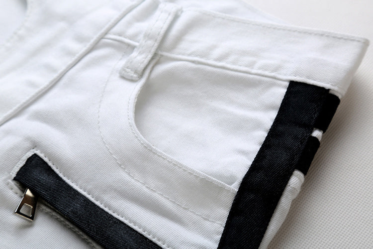 Les jeans Balmain pour homme allient sophistication et caractère, incarnant parfaitement l’ADN luxueux et avant-gardiste de la marque.