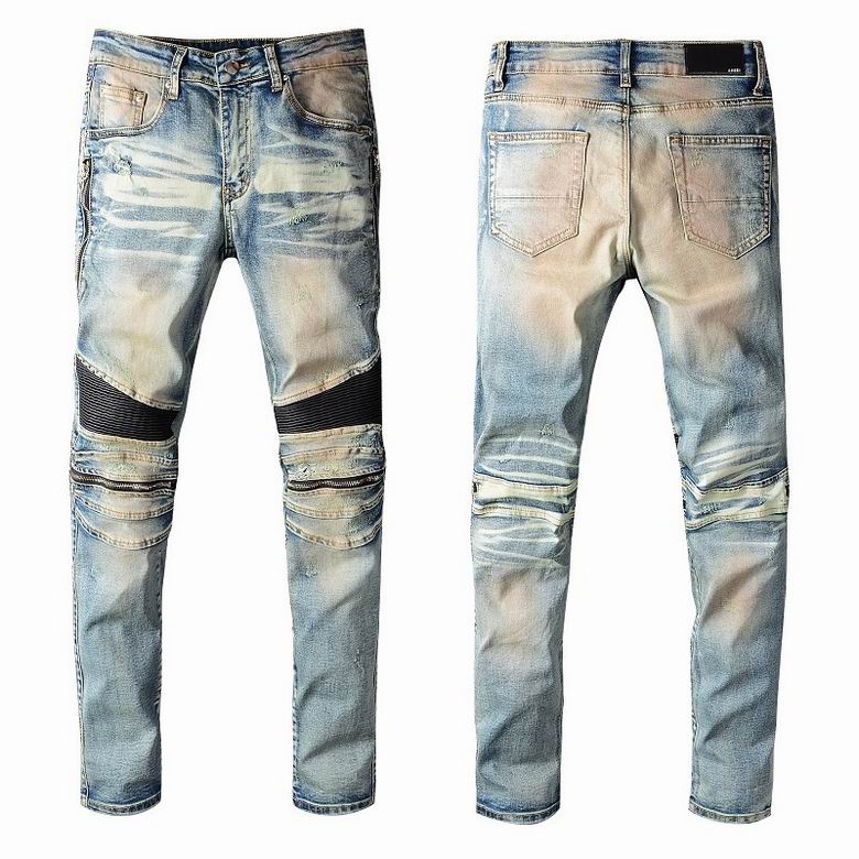 Les jeans Balmain pour homme allient sophistication et caractère, incarnant parfaitement l’ADN luxueux et avant-gardiste de la marque.