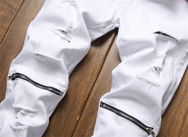 Les jeans Balmain pour homme allient sophistication et caractère, incarnant parfaitement l’ADN luxueux et avant-gardiste de la marque.